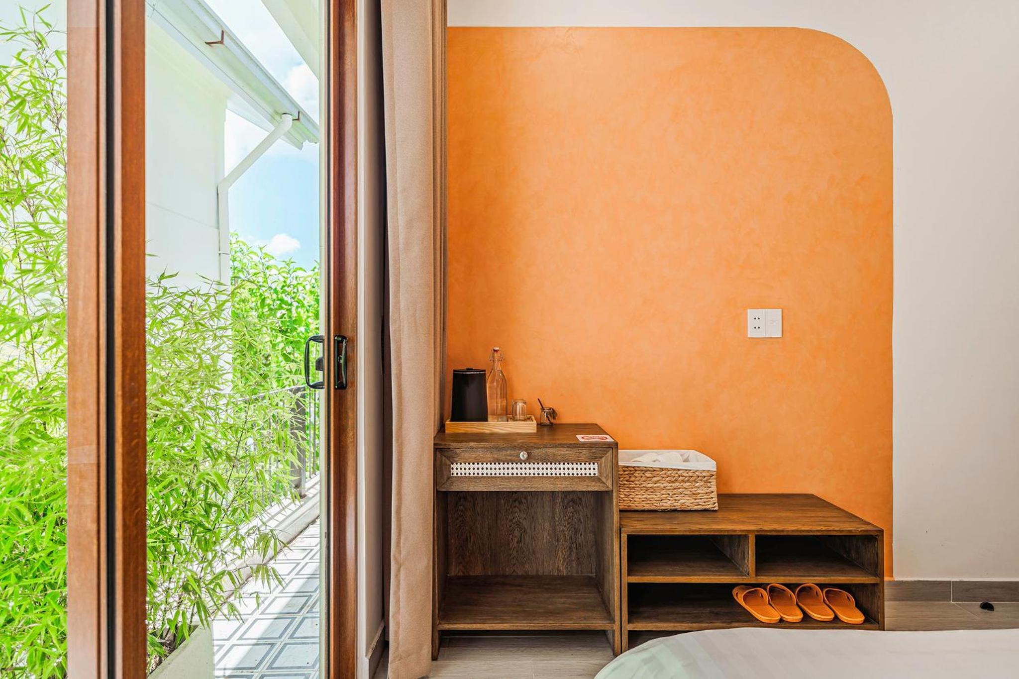Deluxe Double Room with Balcony - Photo 6