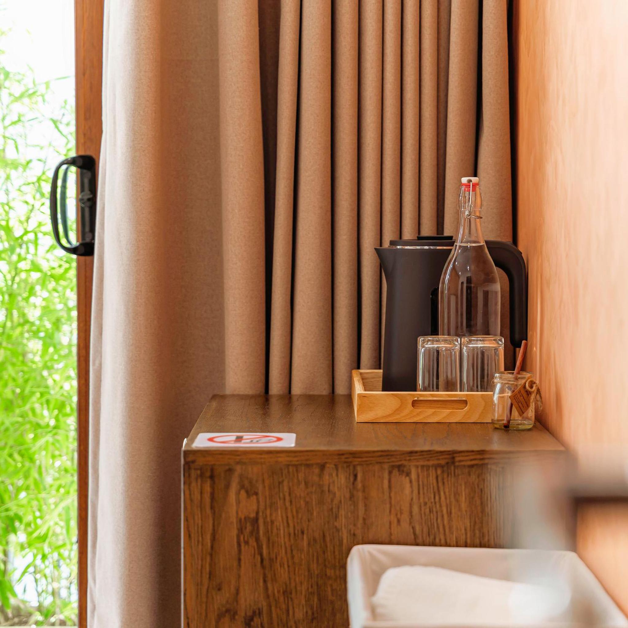 Deluxe Double Room with Balcony - Photo 7