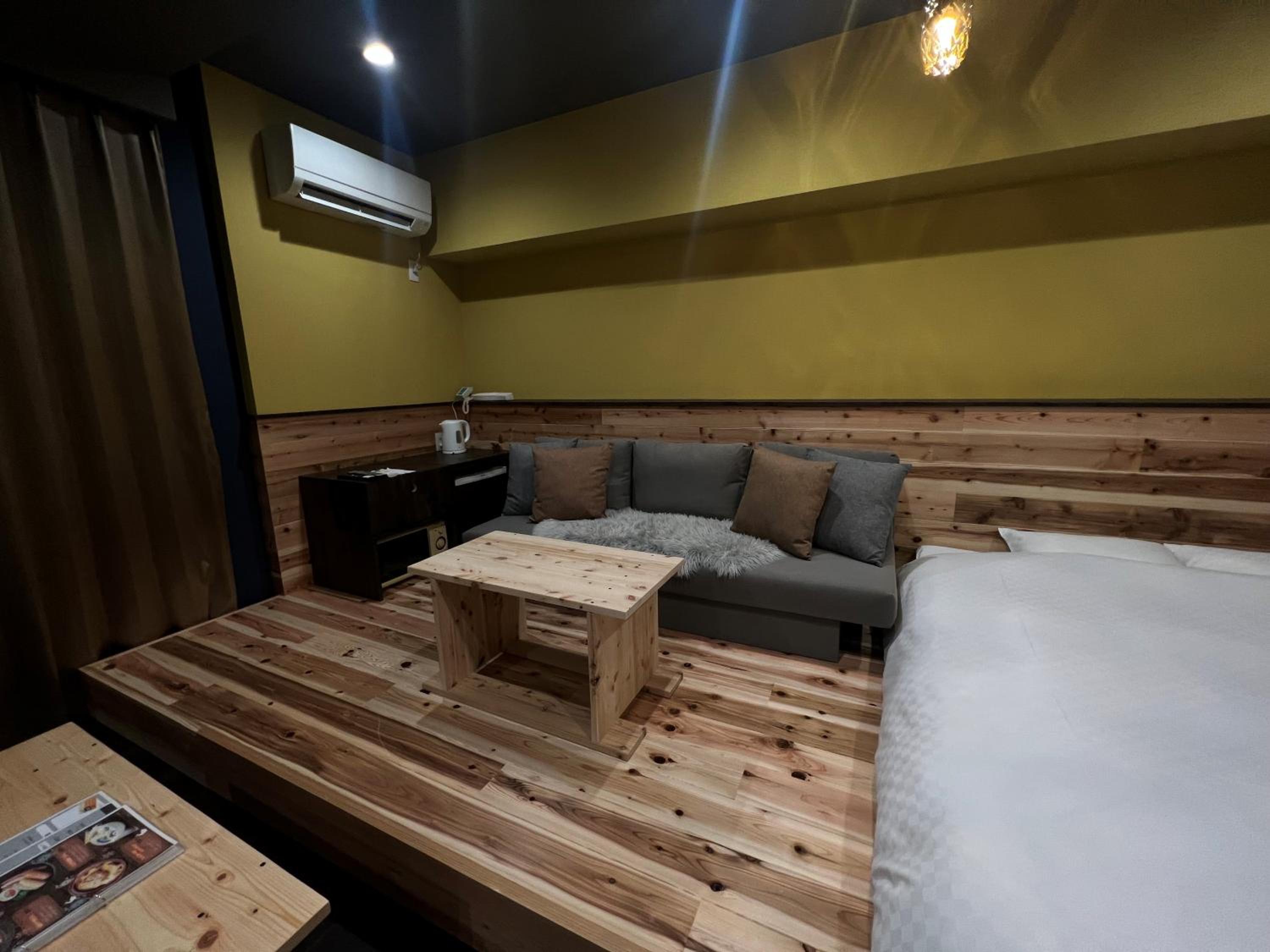Deluxe Queen Room - Photo 15