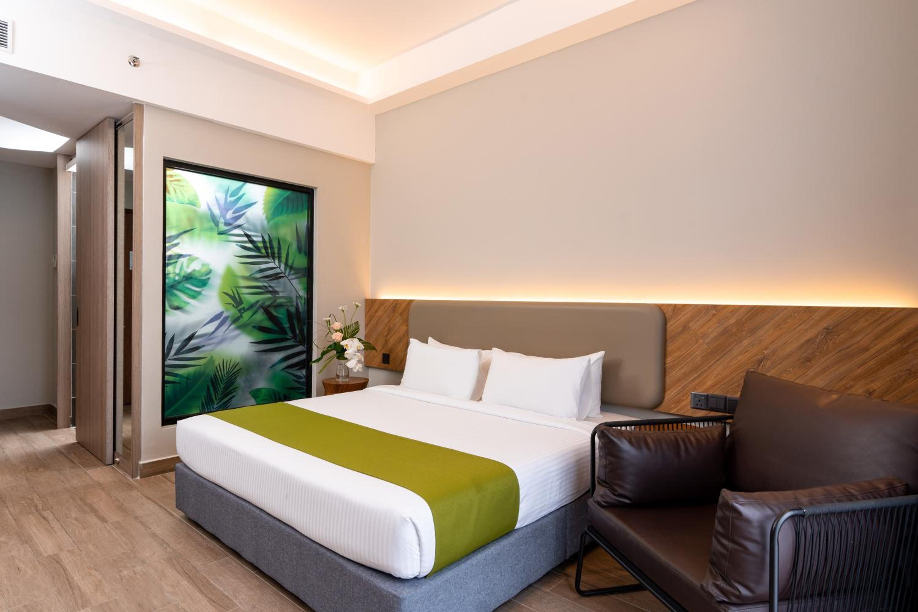 Deluxe King Room - Photo 2