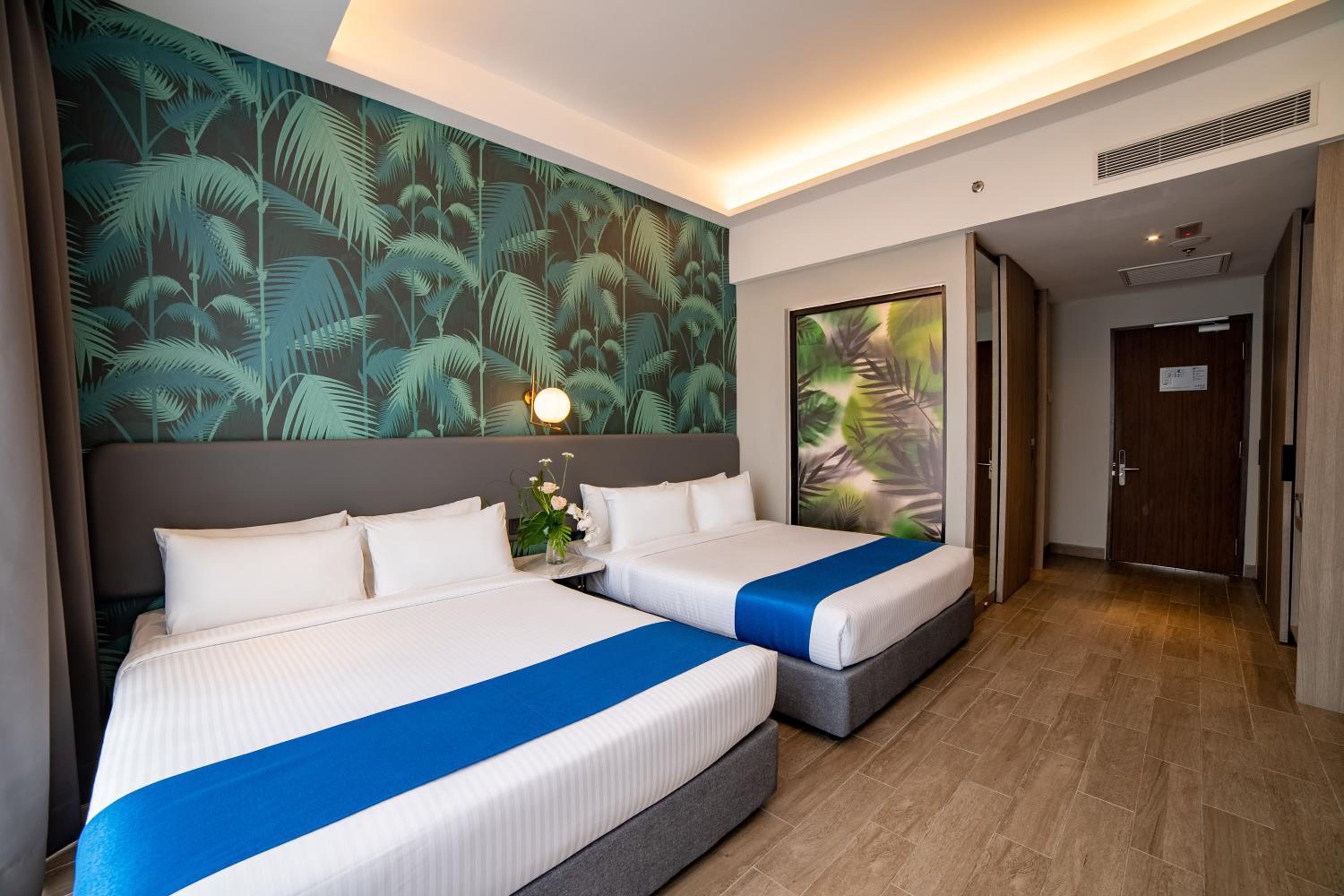 Deluxe Quadruple Room - Photo 2