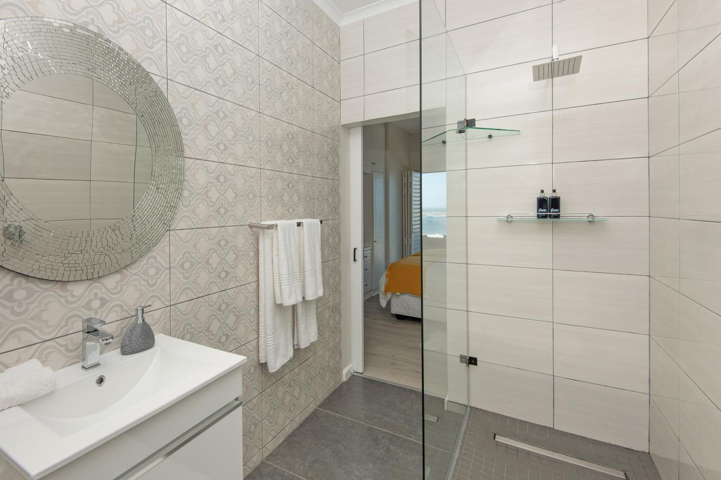 Deluxe Suite with Sea View photo 3