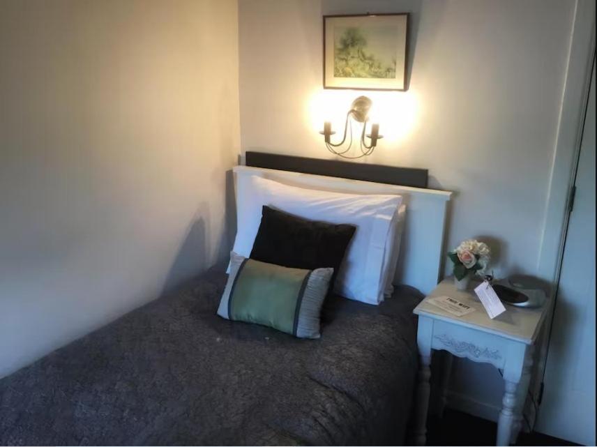 Single Room with Shared Bathroom
