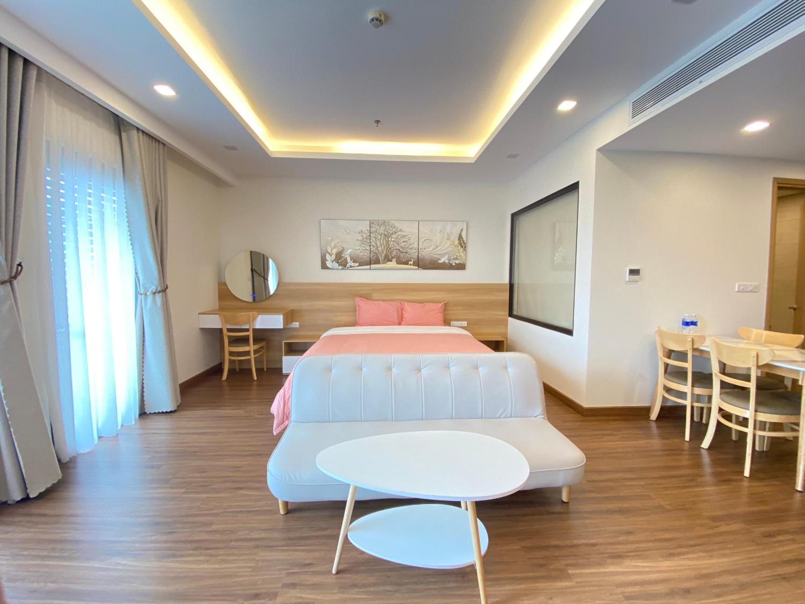 Apartment with Balcony photo 3