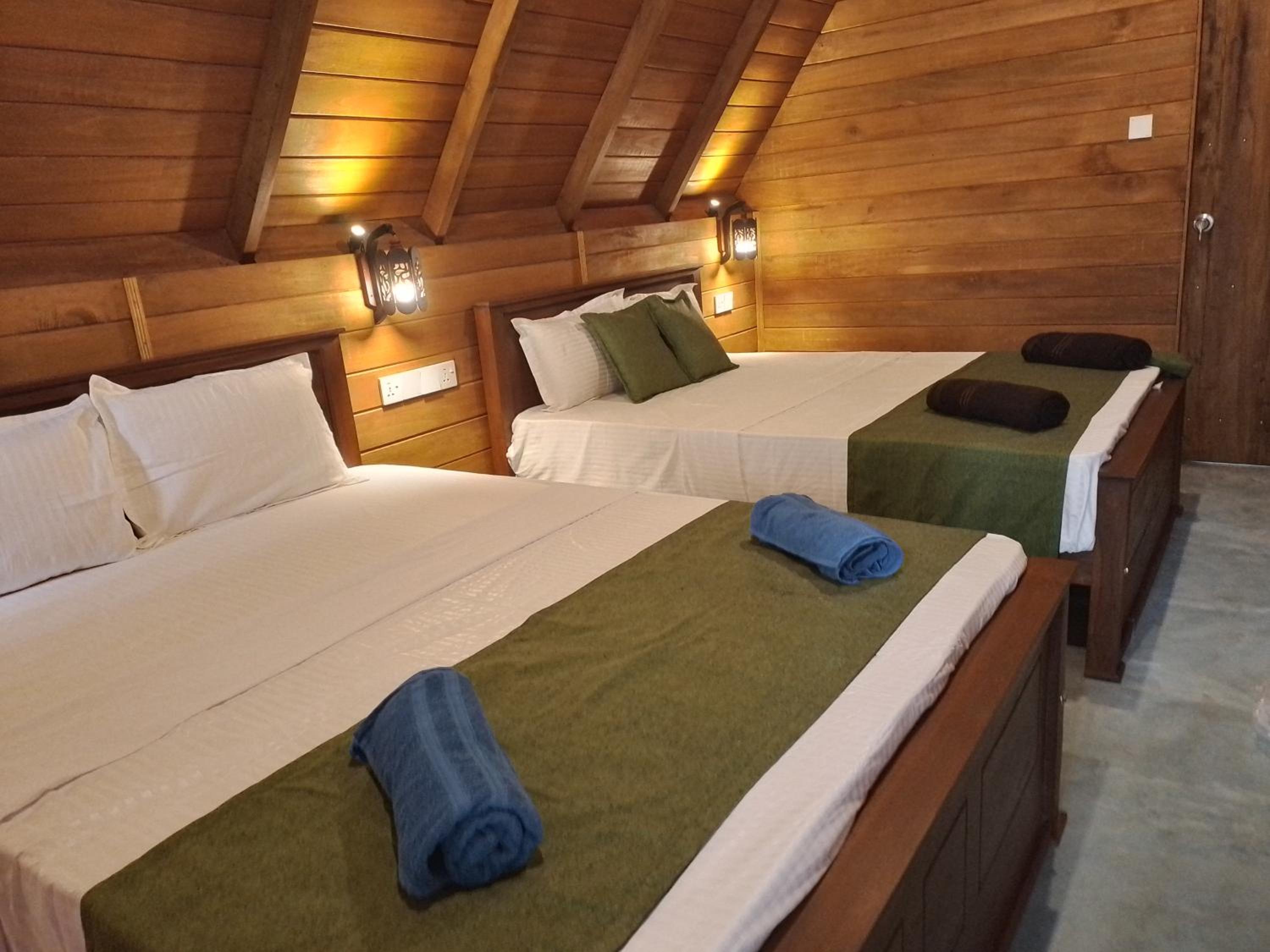 Superior Queen Room with Two Queen Beds photo 1