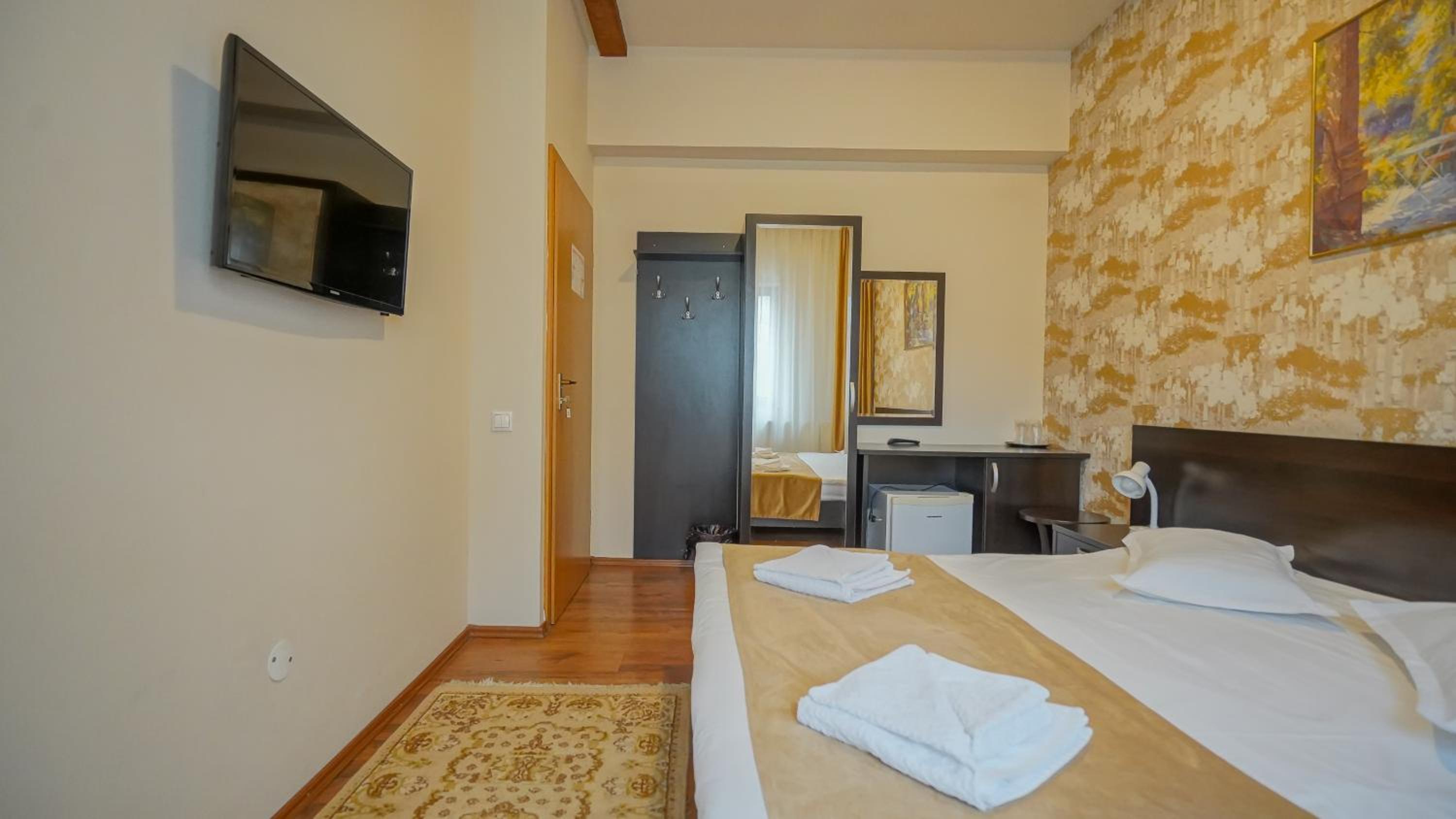 Double Room - Photo 7