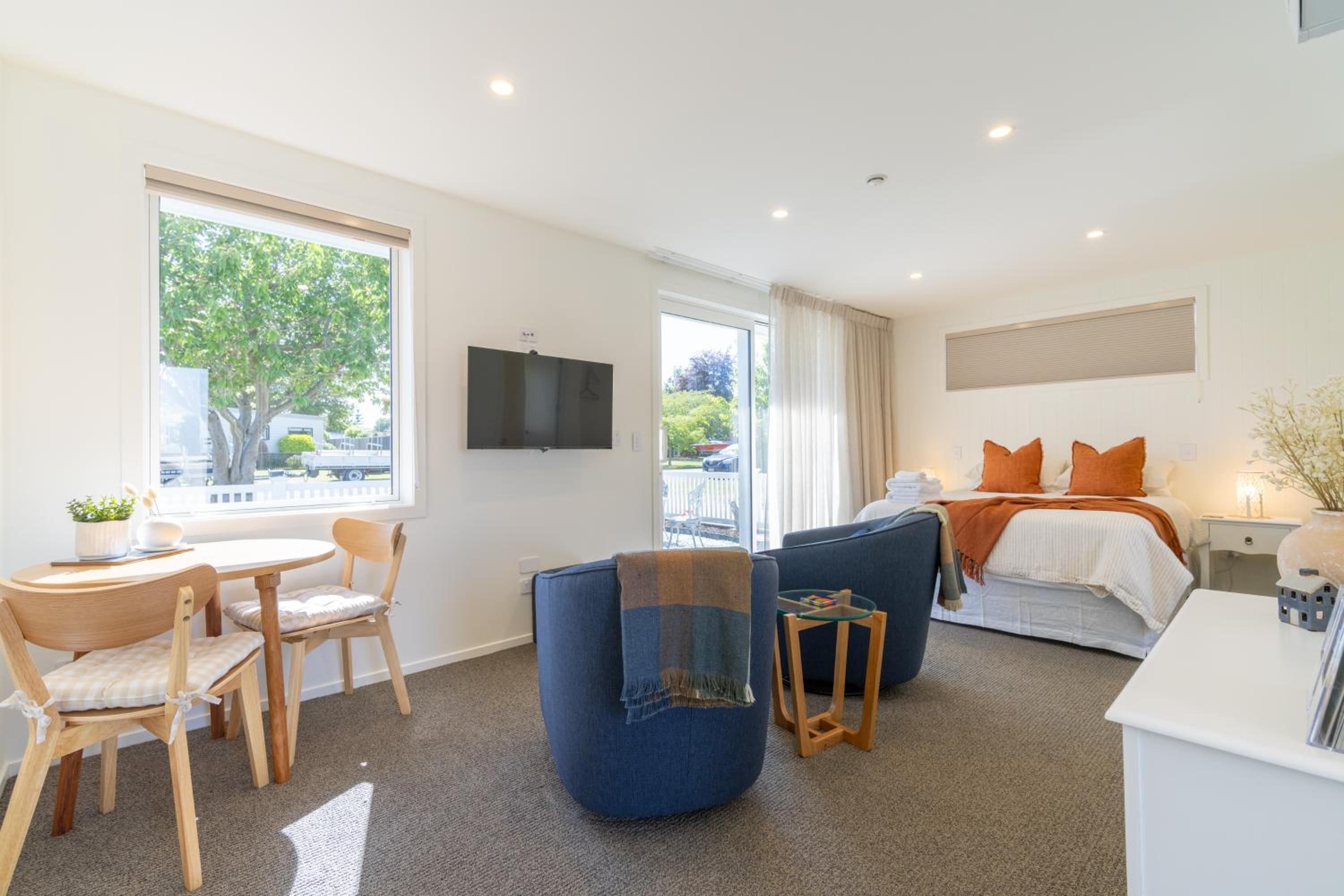 Studio Apartment photo 1