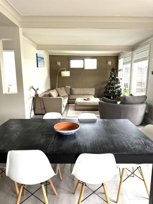 Four-Bedroom House photo 3