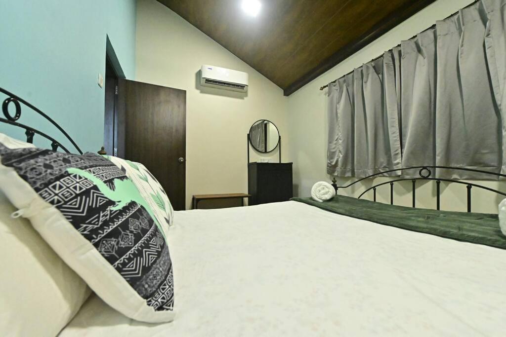 Four-Bedroom House photo 1