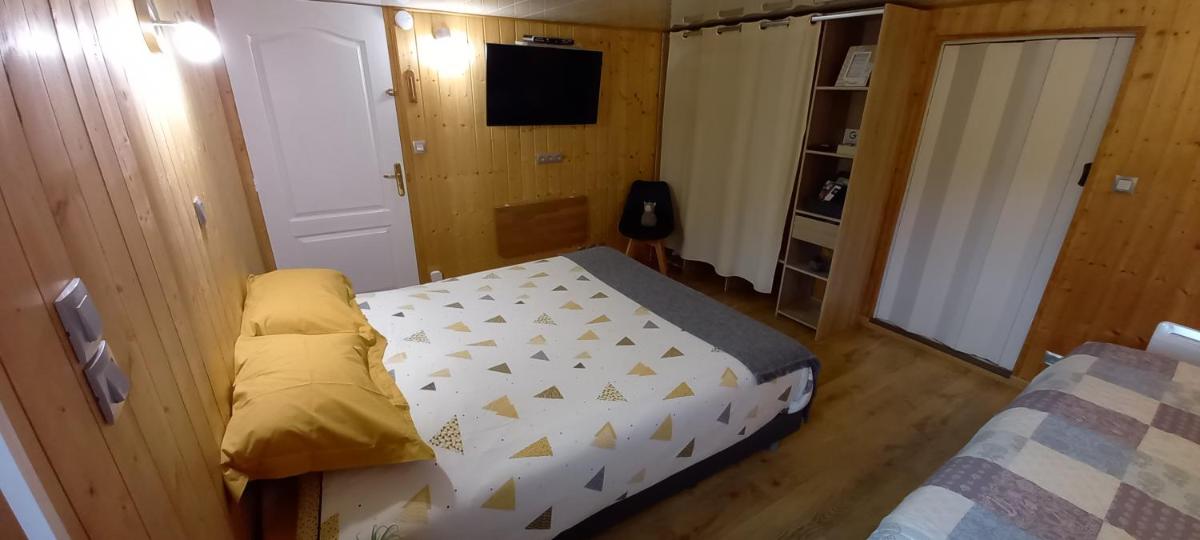 Double Room with Private Bathroom - Photo 11