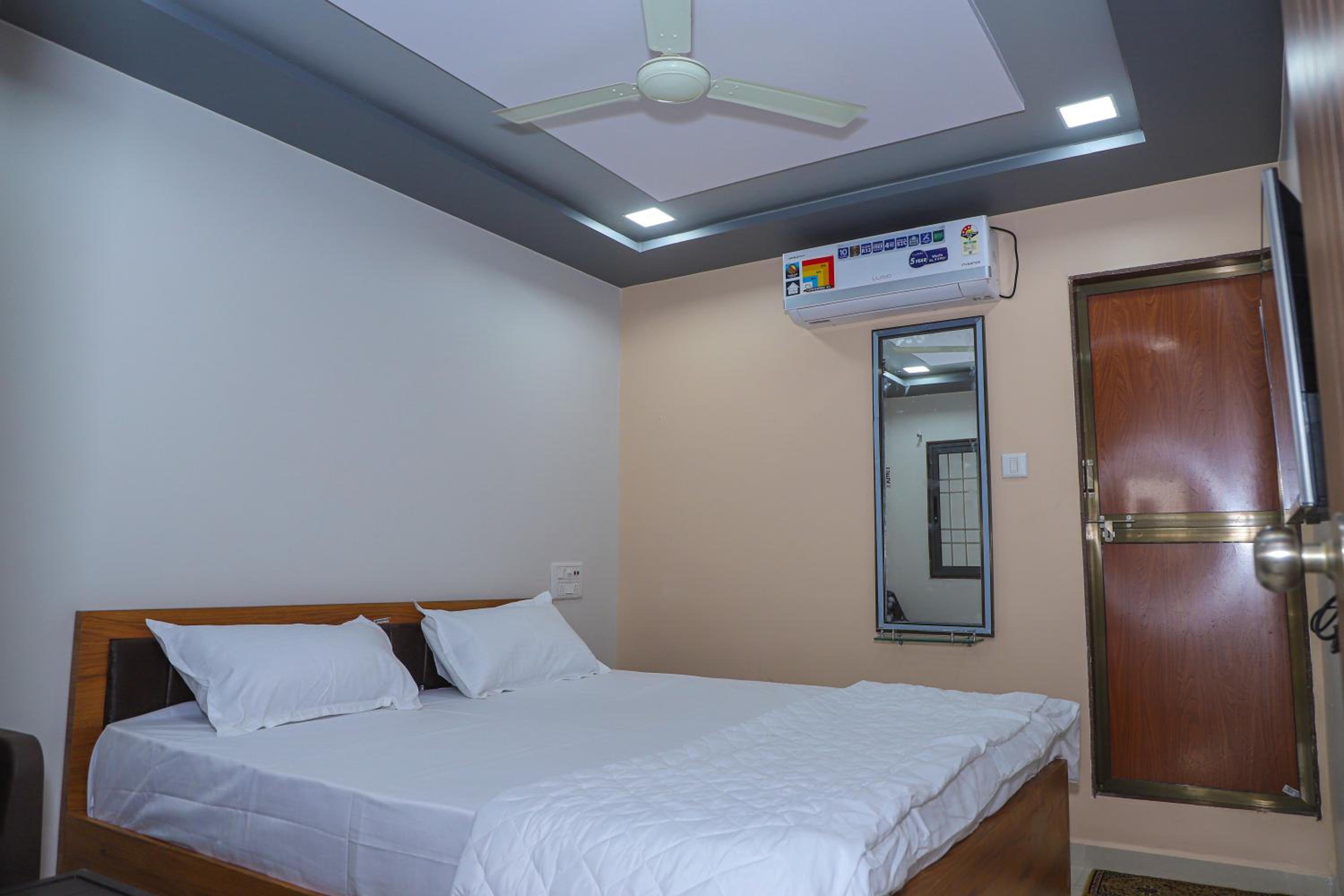 Budget Double Room - Photo 3