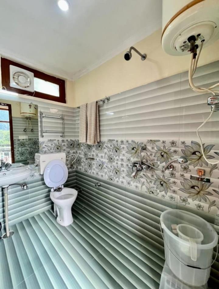 Double Room with Balcony - Photo 6