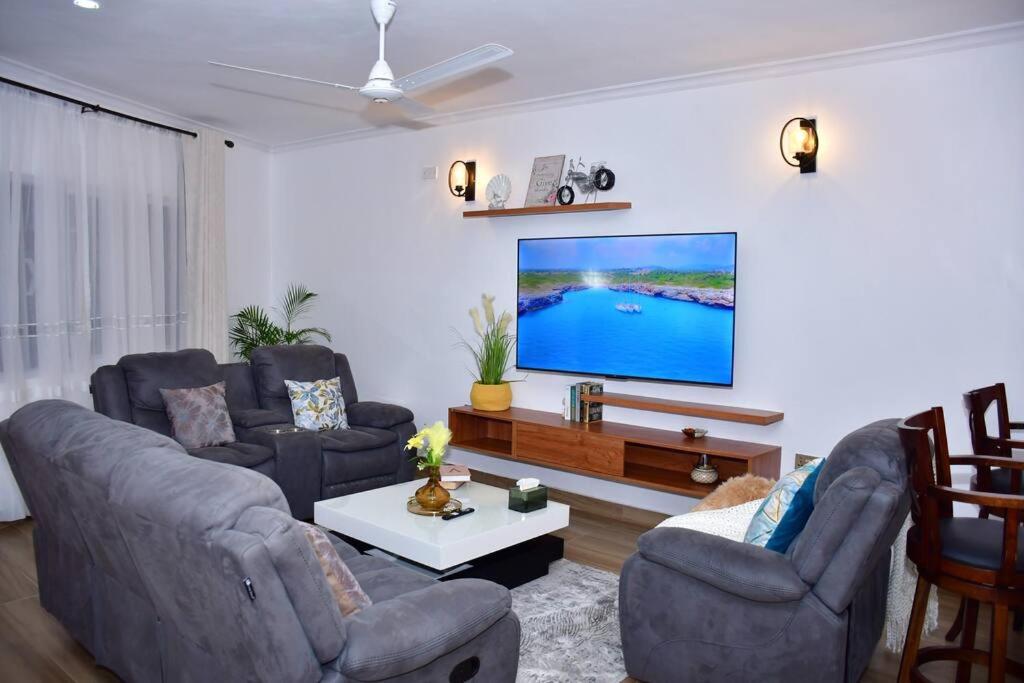 Three-Bedroom Apartment photo 1
