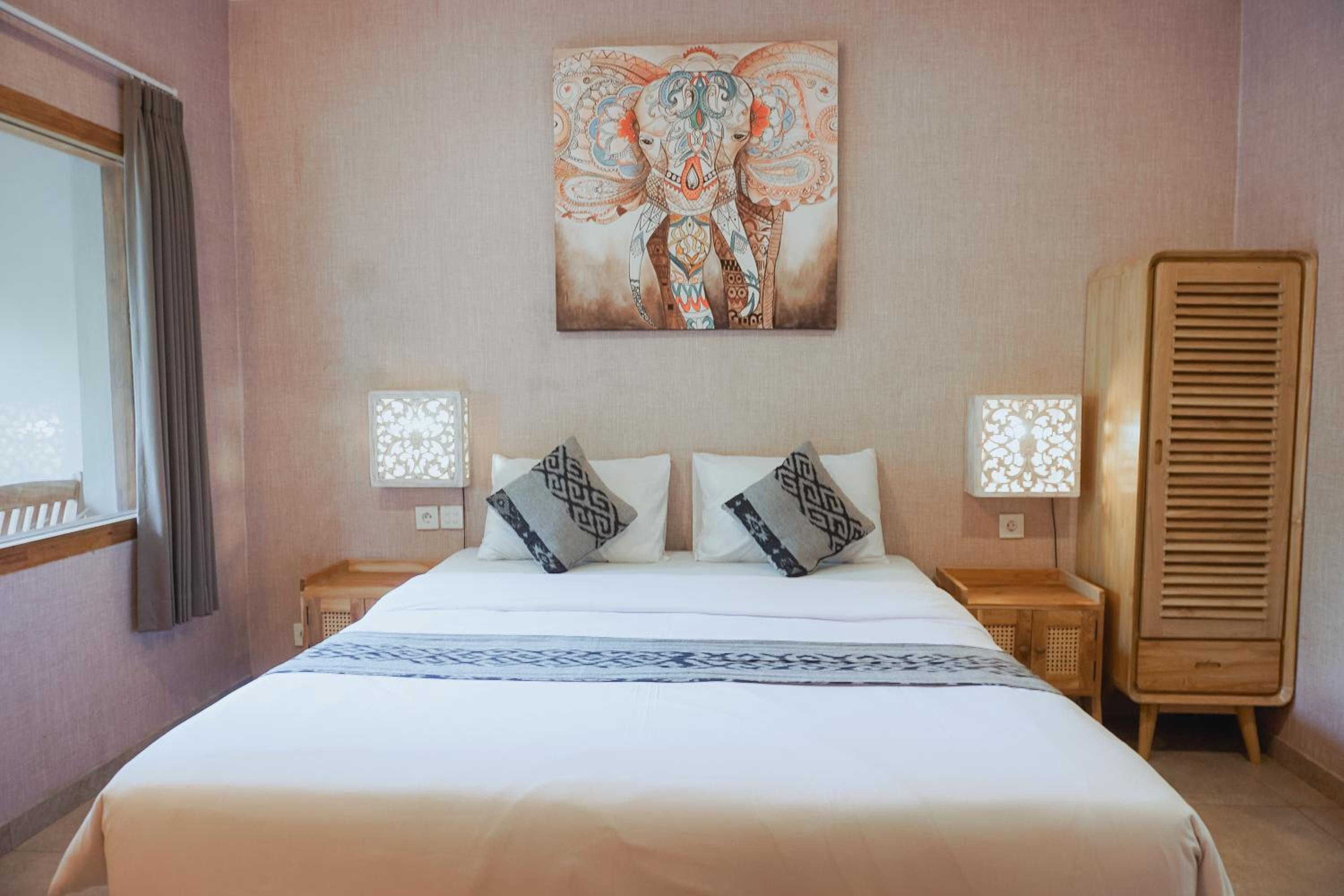 Queen Room with Pool View - Photo 5