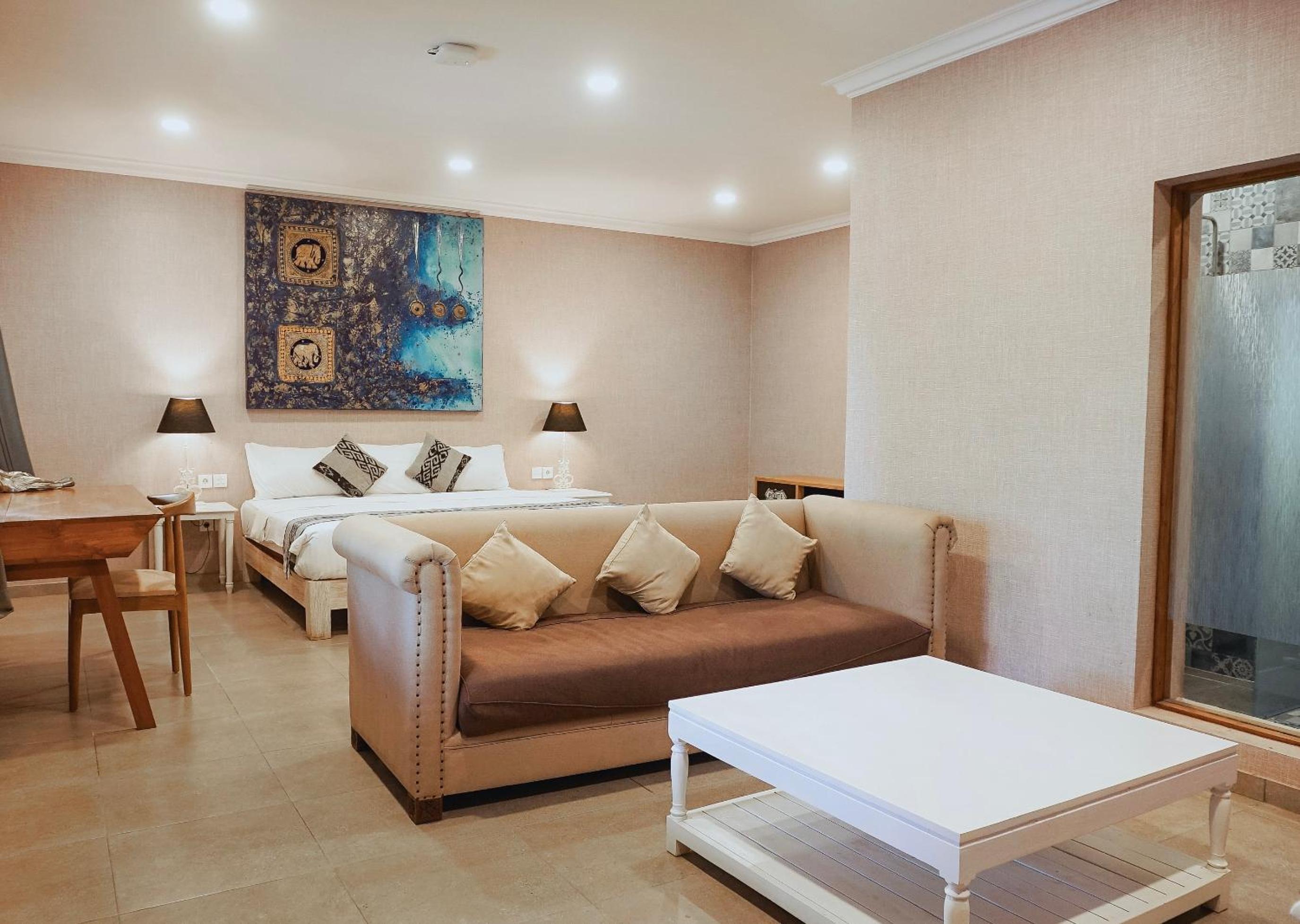 King Suite with Pool View - Photo 1