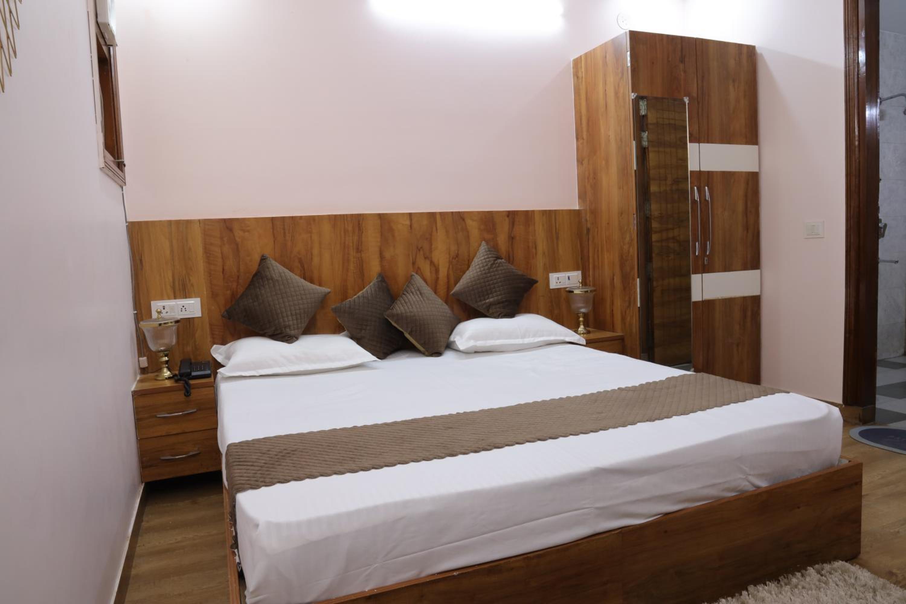 Standard Double Room - Photo 5