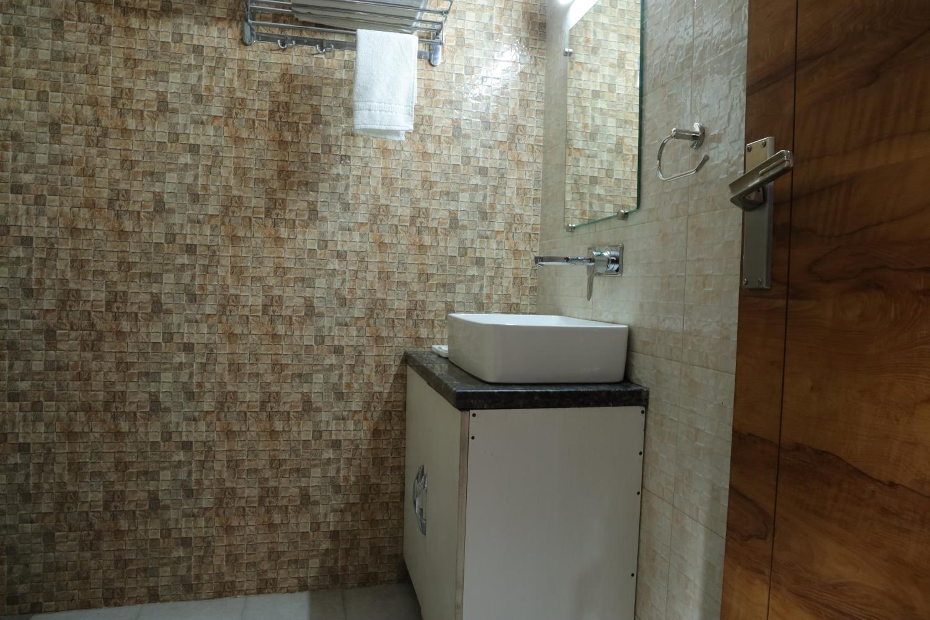 Standard Double Room - Photo 2