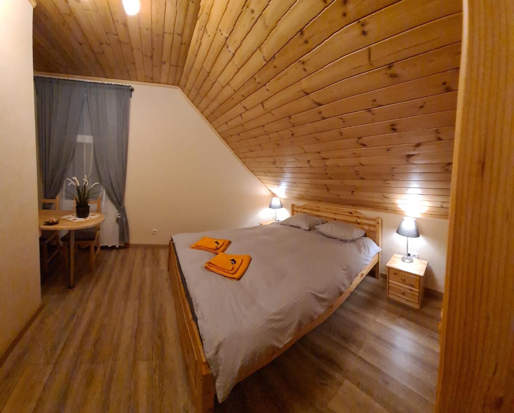 Six-Bedroom House - Photo 41