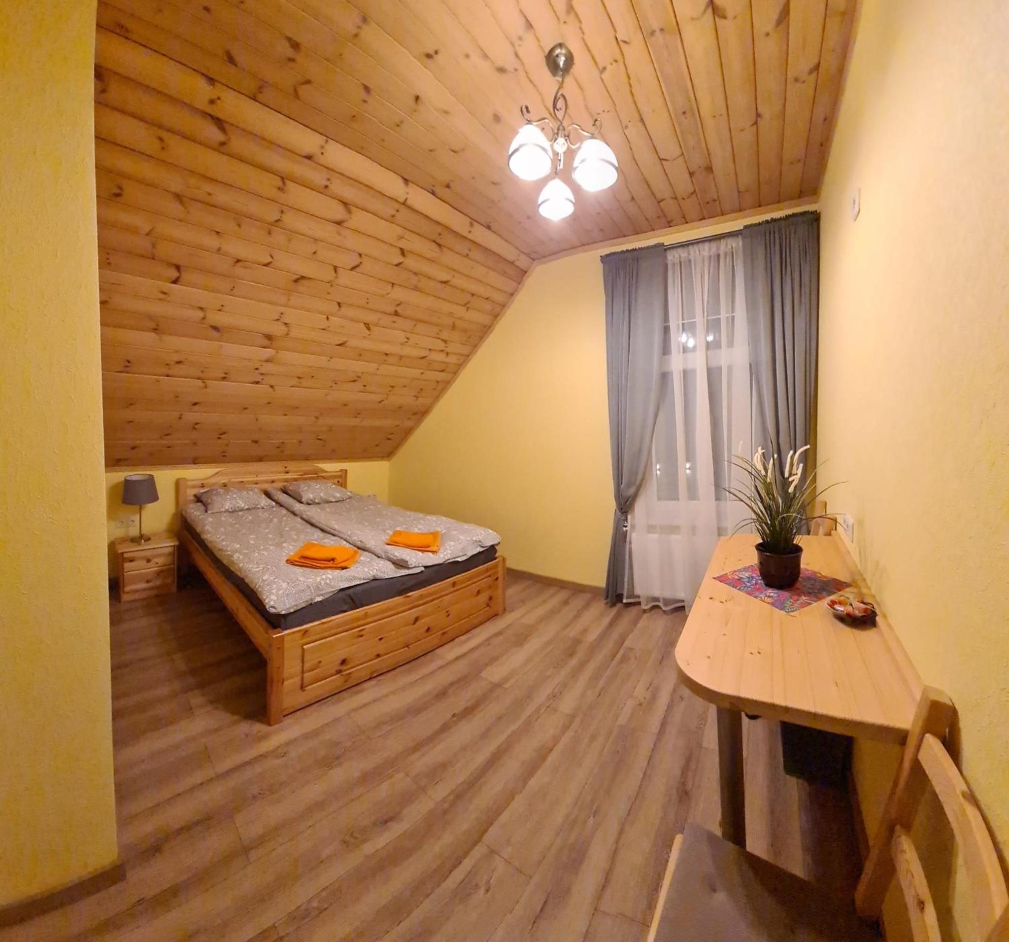 Six-Bedroom House - Photo 42
