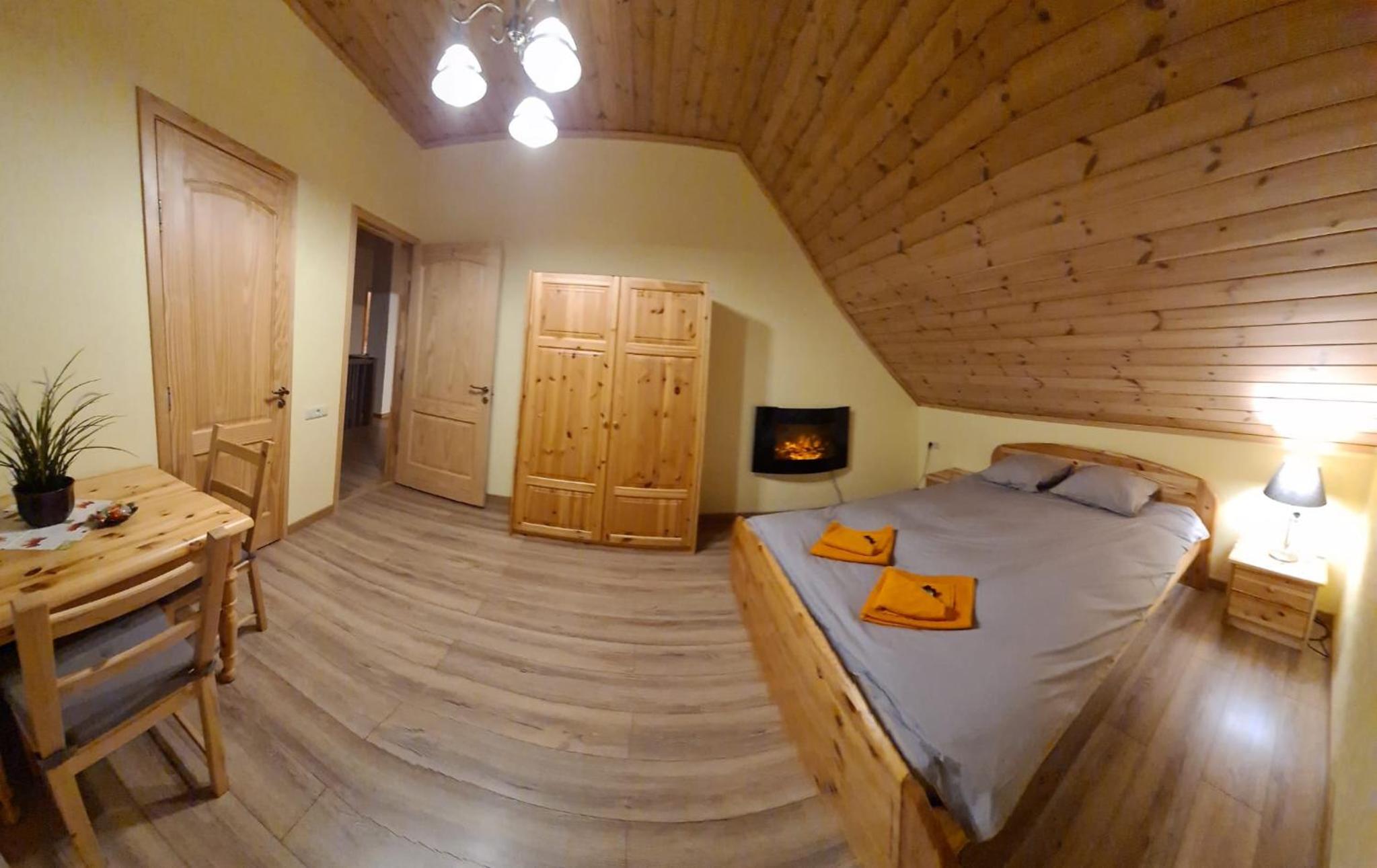 Six-Bedroom House - Photo 43