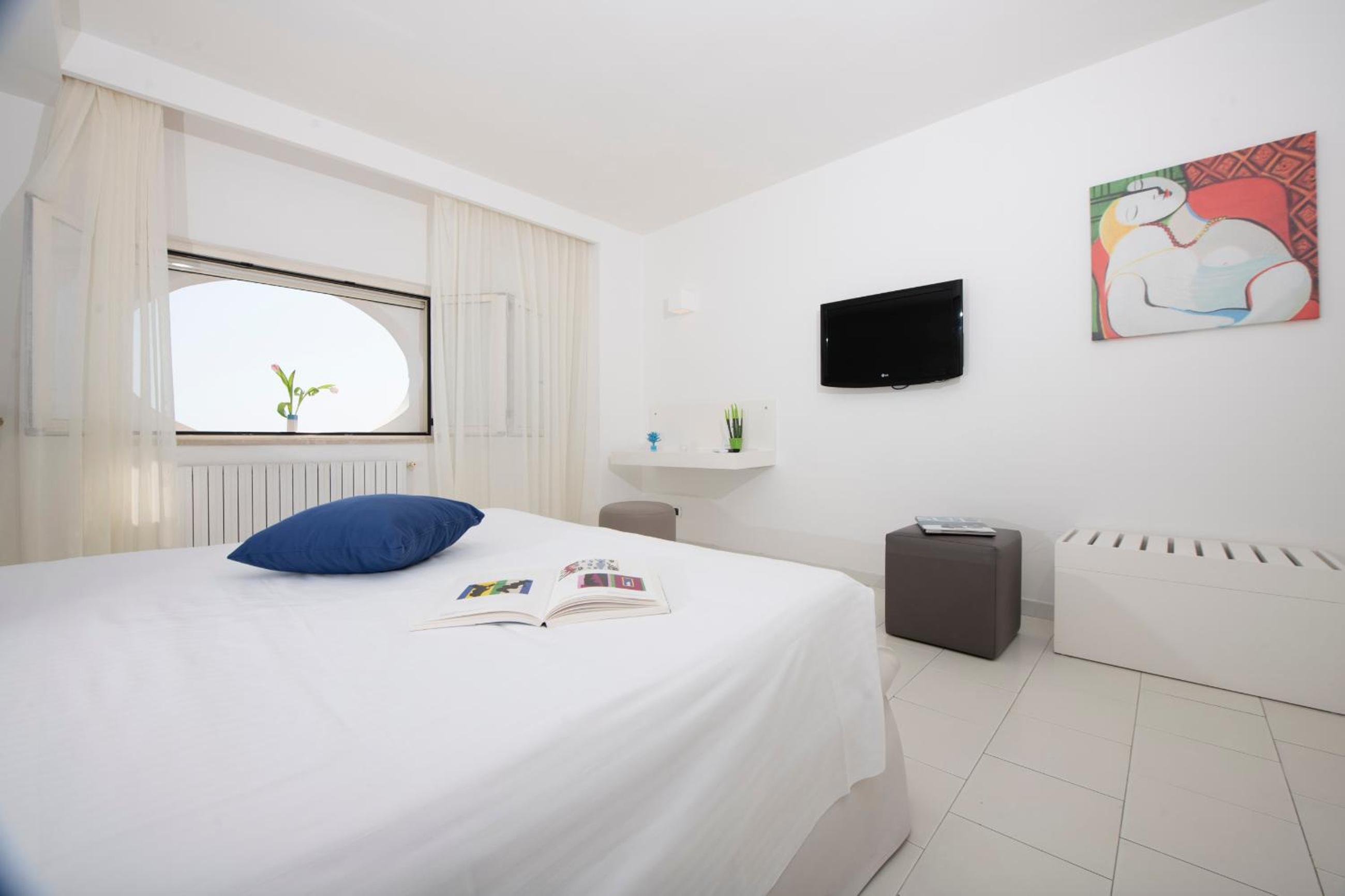 Superior Room with Sea View - Photo 12