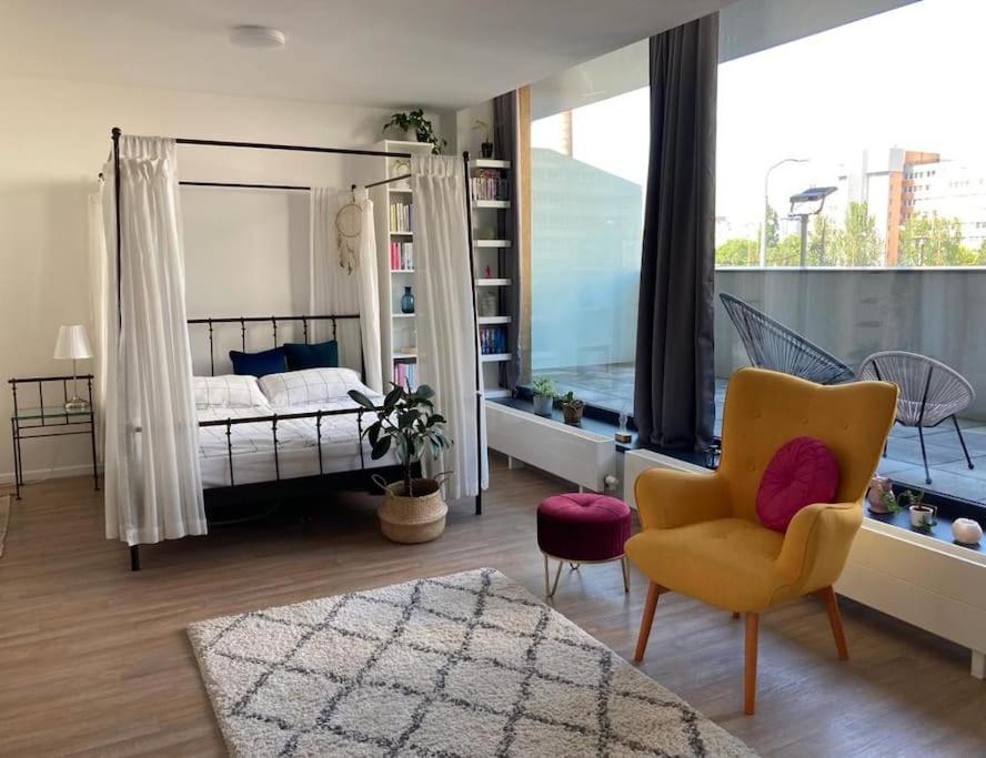 One-Bedroom Apartment photo 1