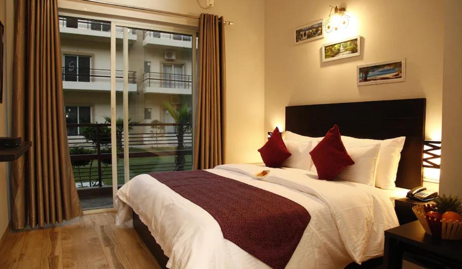Deluxe Queen Room