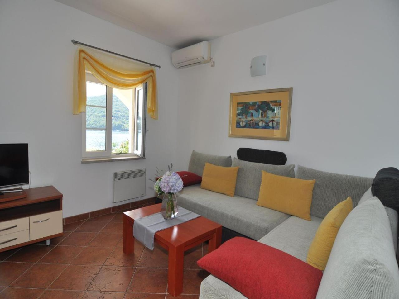 Apartment with Balcony photo 1