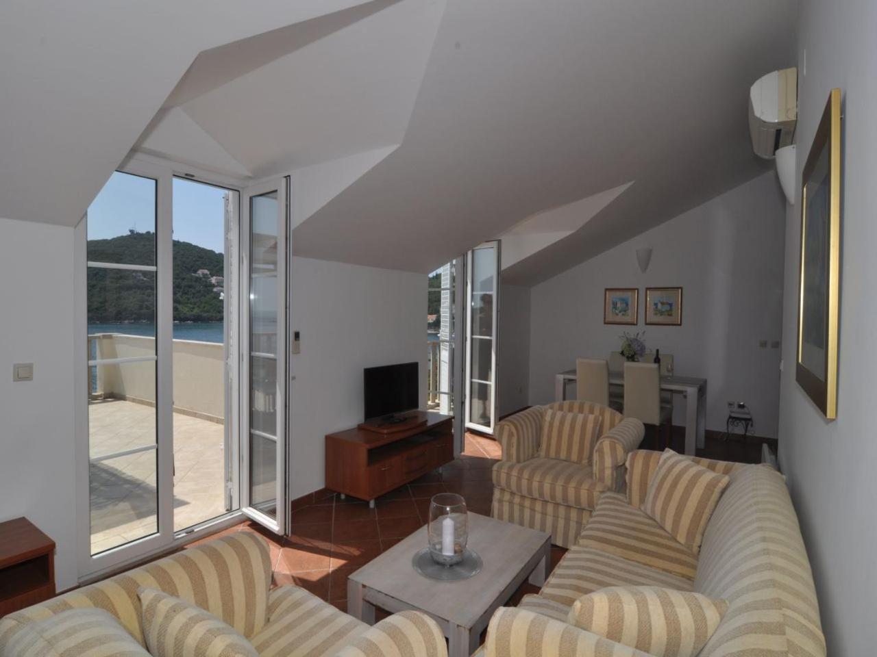 Apartment with Terrace photo 3