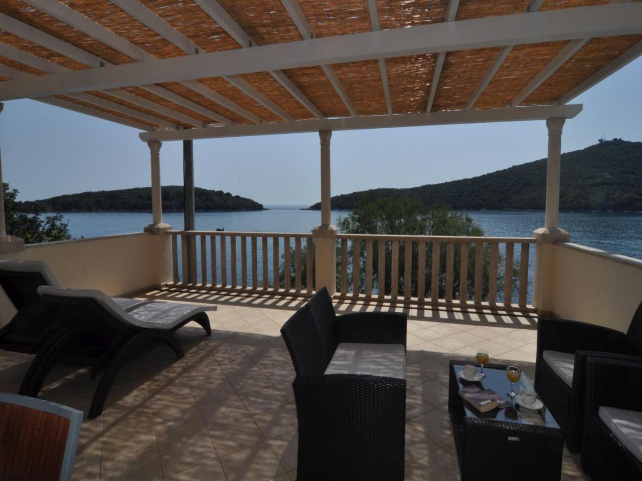 Apartment with Balcony photo 2