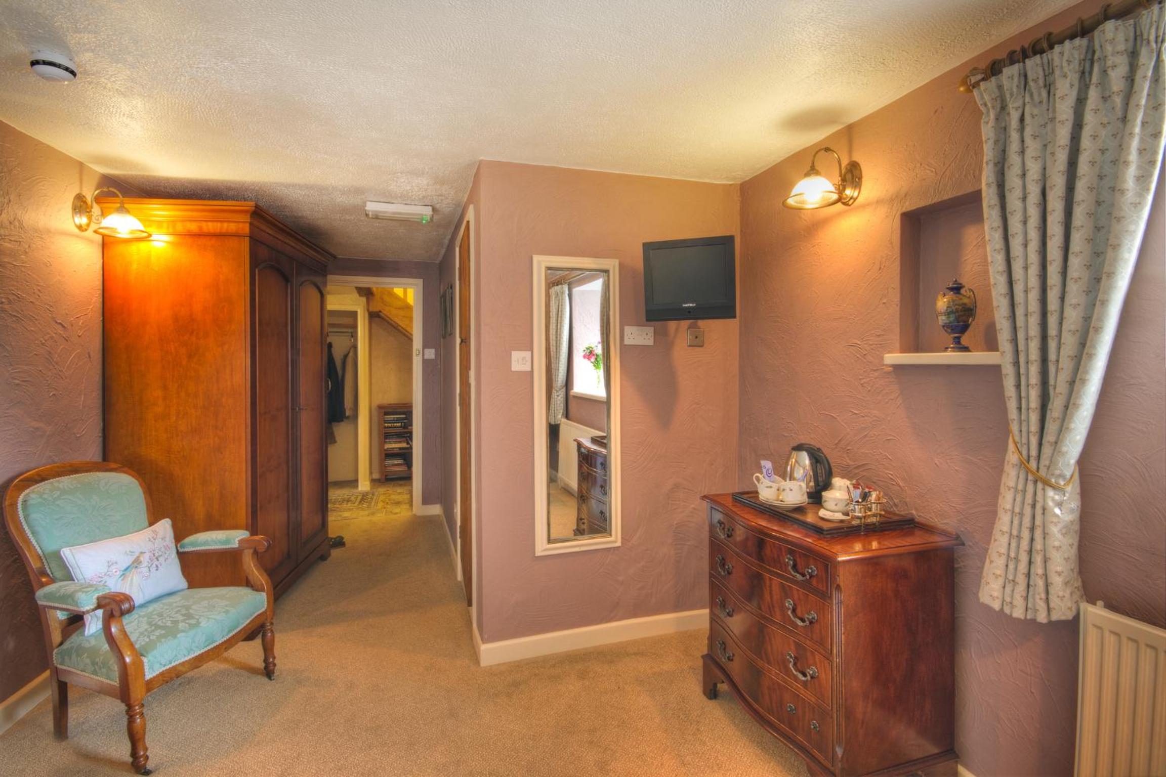 Classic King Room - Photo 6