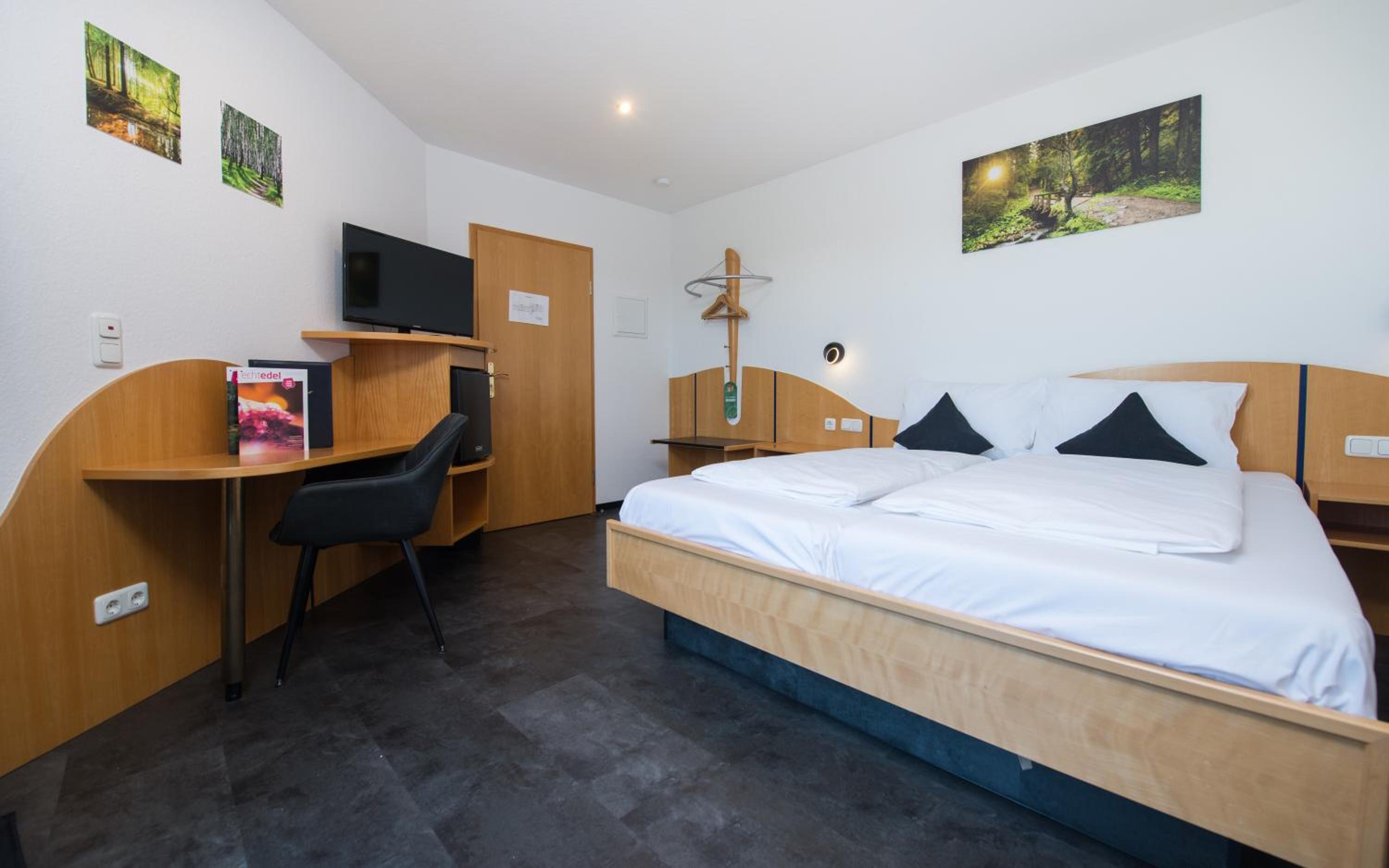 Budget Double Room - Photo 1