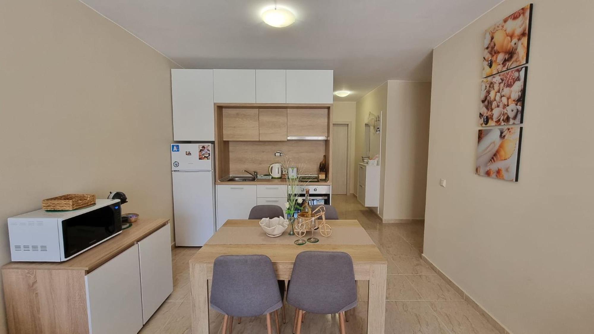 One-Bedroom Apartment photo 3