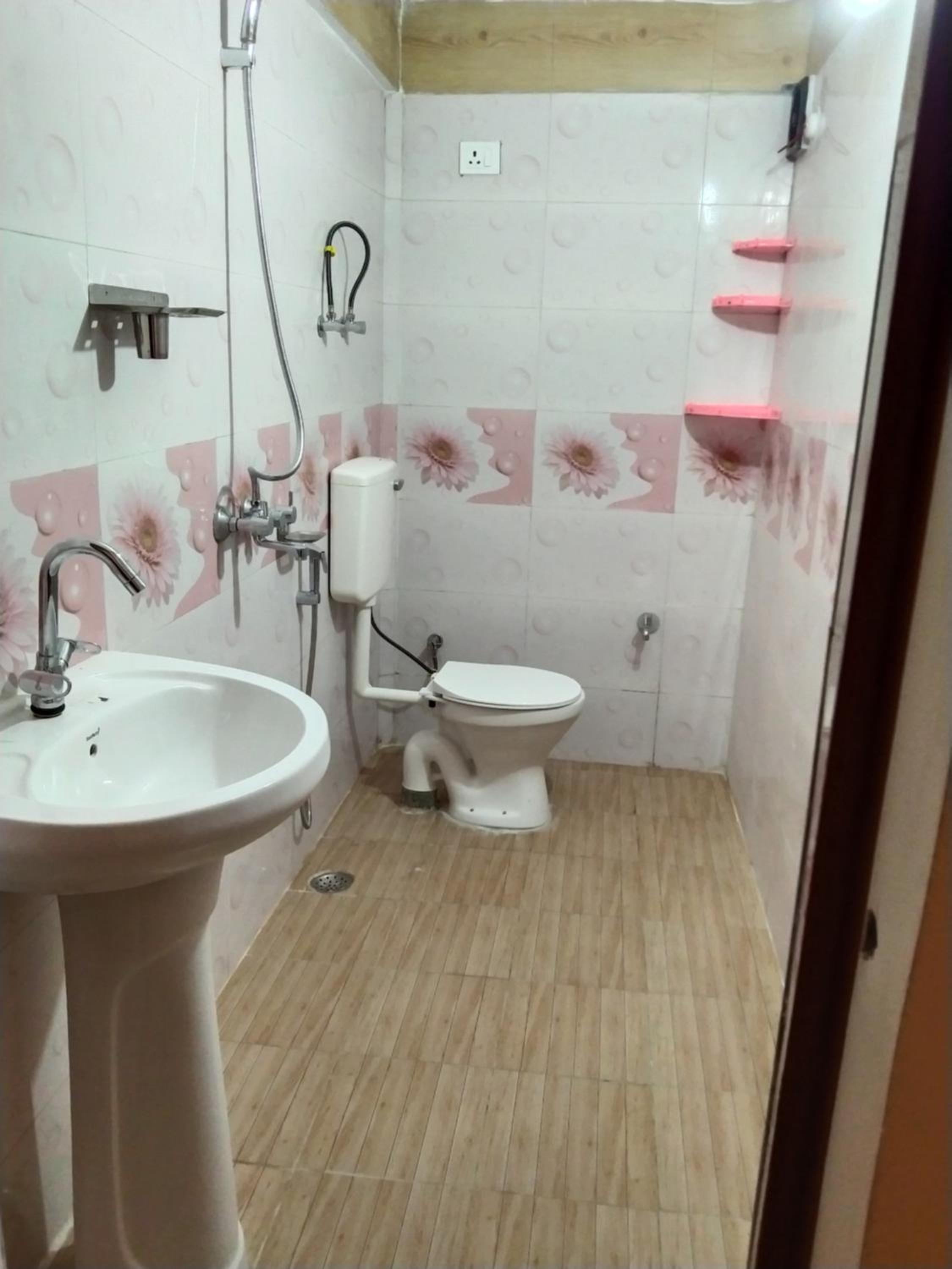 Small Double Room - Photo 10