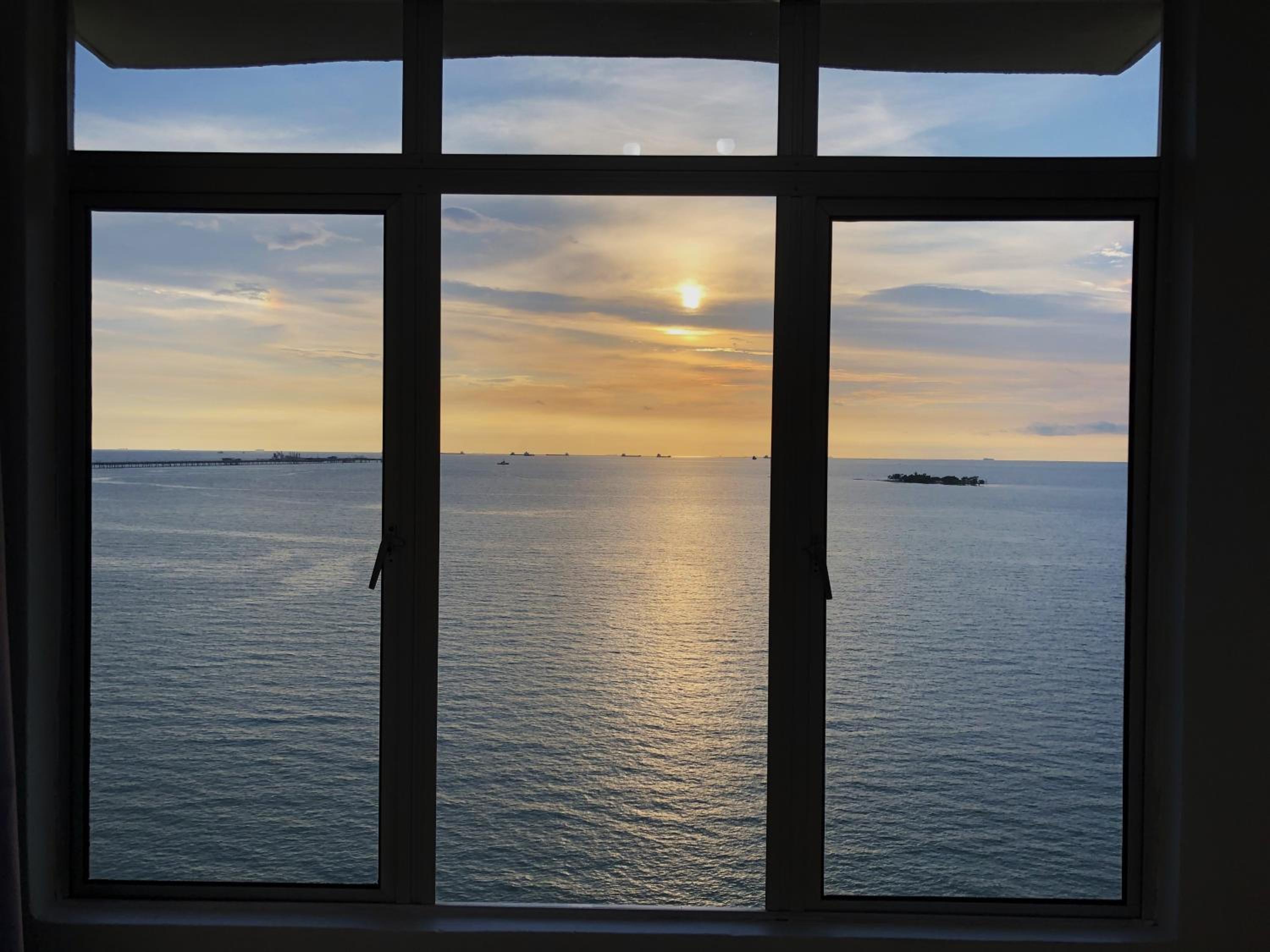 Three-Bedroom Apartment with Ocean View photo 2