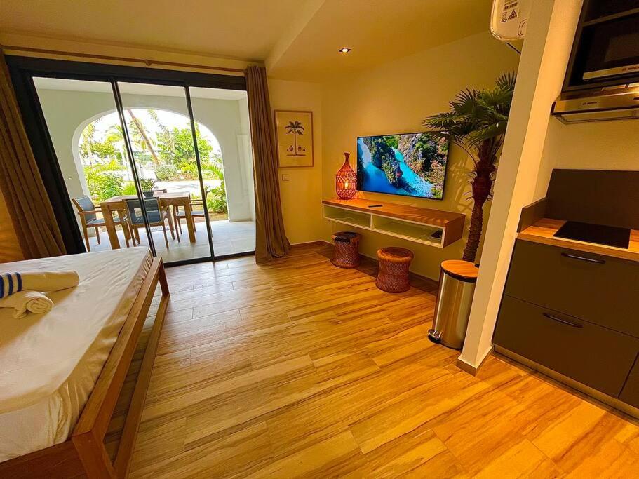 One-Bedroom Apartment photo 2
