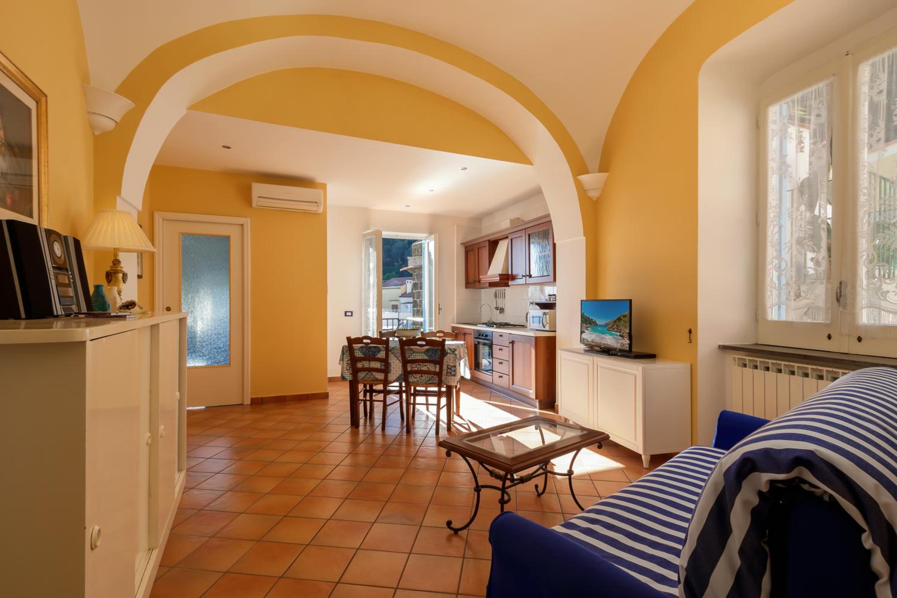 One-Bedroom Apartment - Photo 6