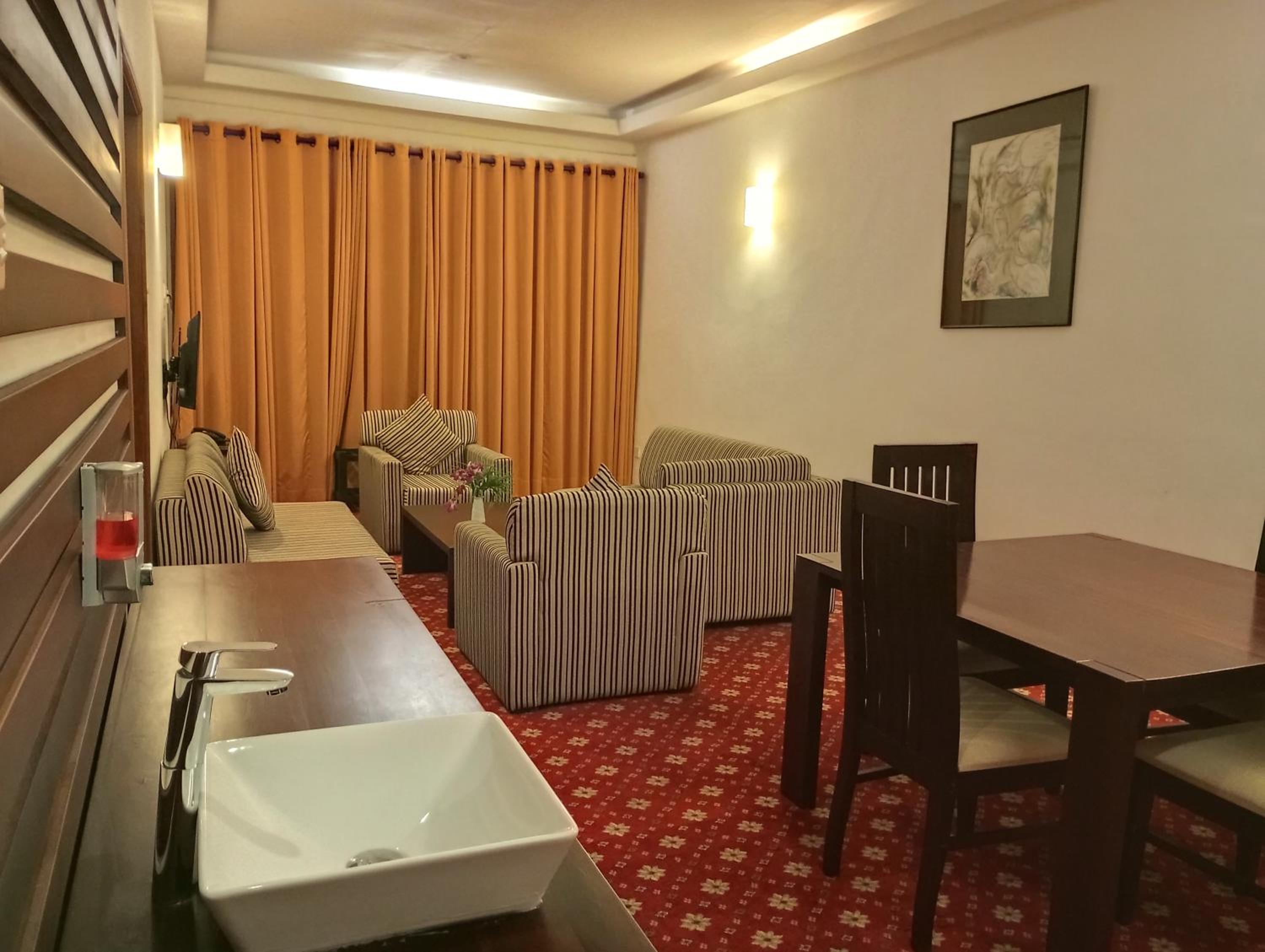 Deluxe Suite