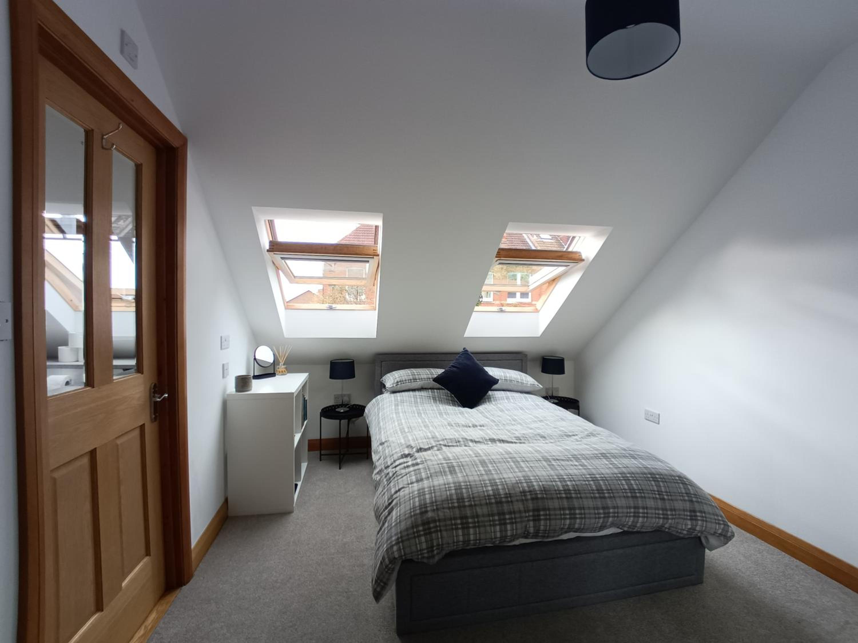 One-Bedroom Apartment photo 1