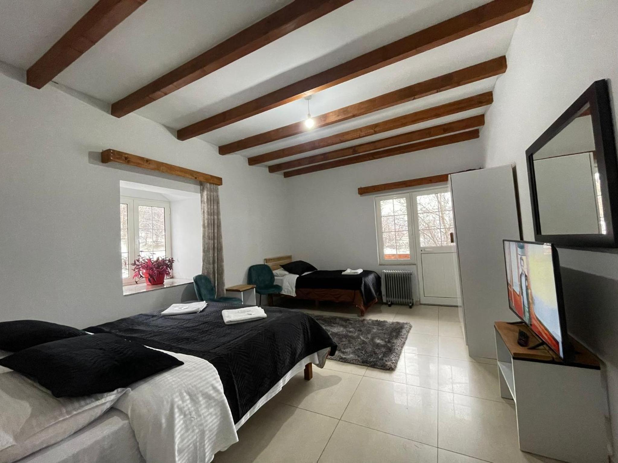 Basic Triple Room with Shared Bathroom photo 3