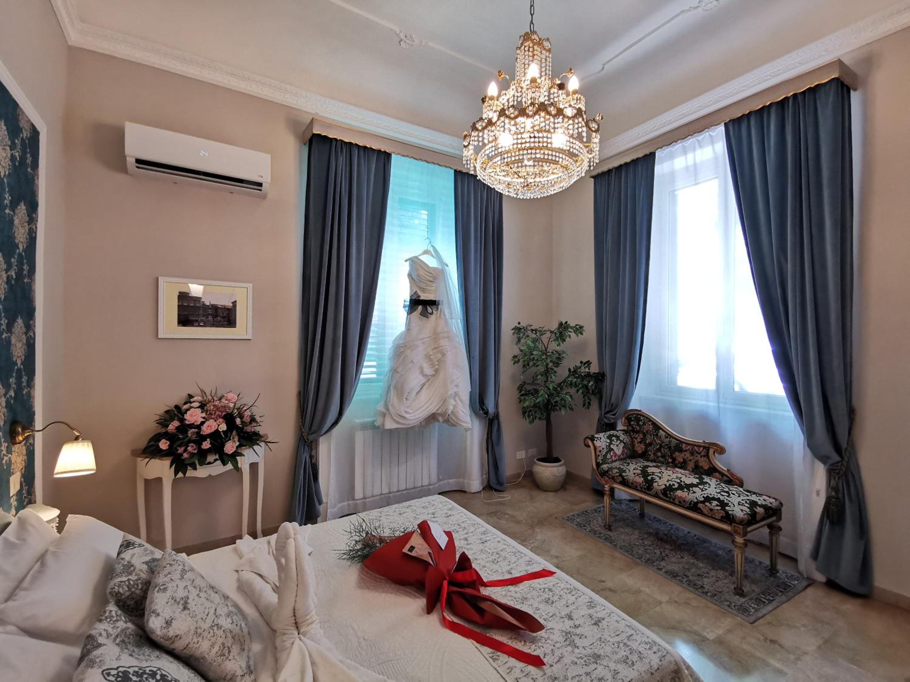 Large Double Room - Photo 4