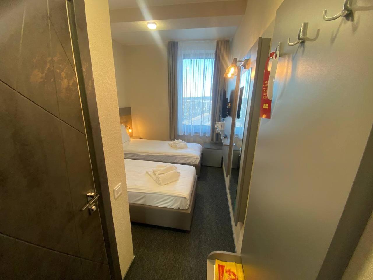 Standard Twin Room photo 3