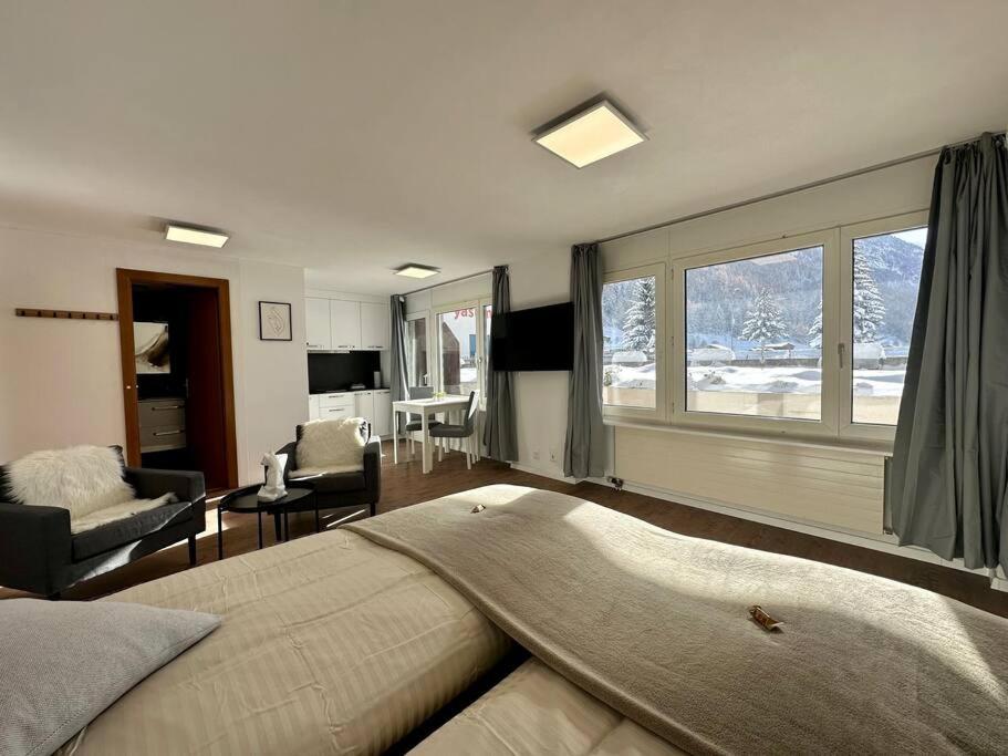 One-Bedroom Apartment photo 1