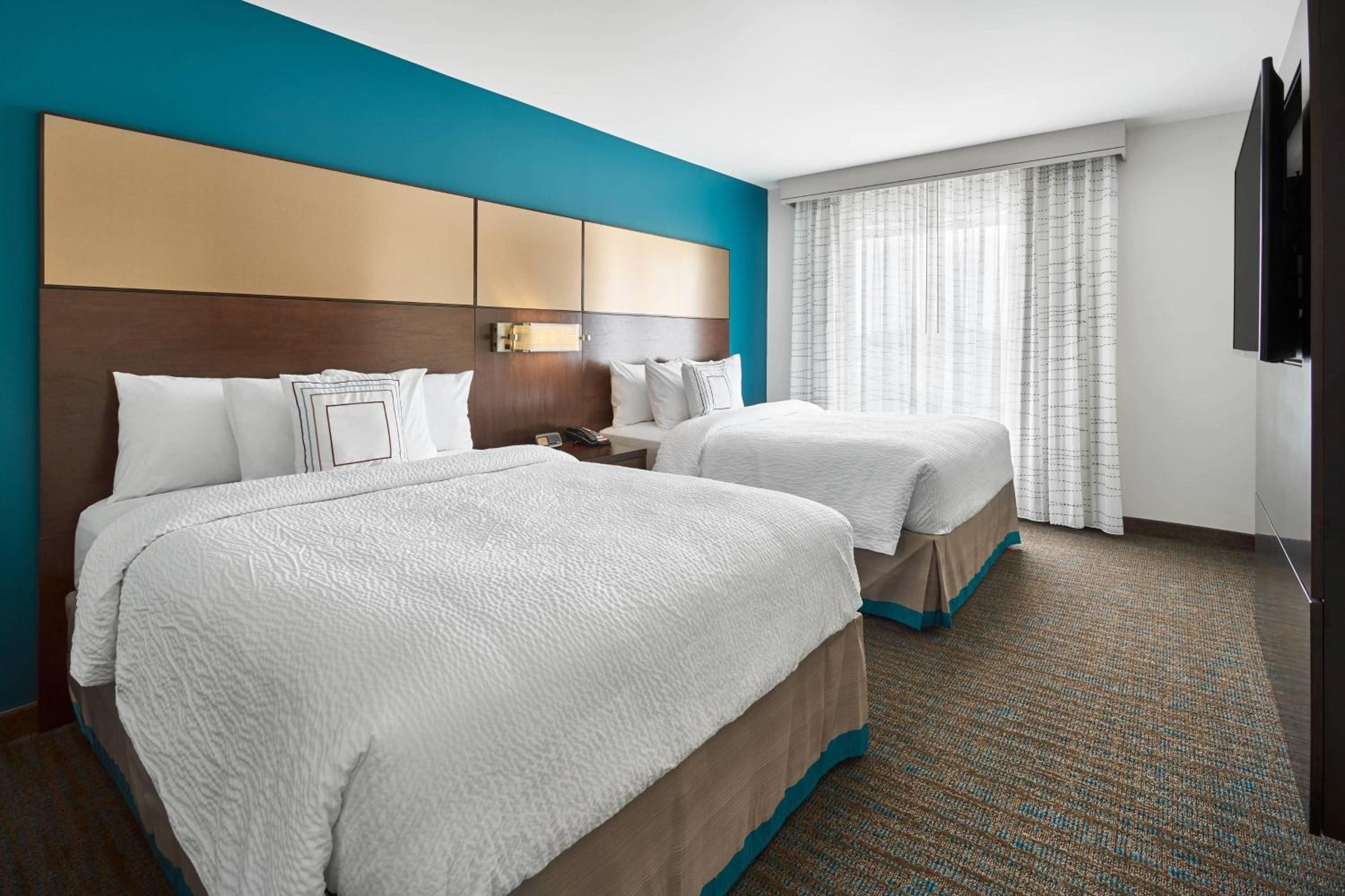 One-Bedroom Queen Suite with Sofa Bed - Hearing Accessible photo 2