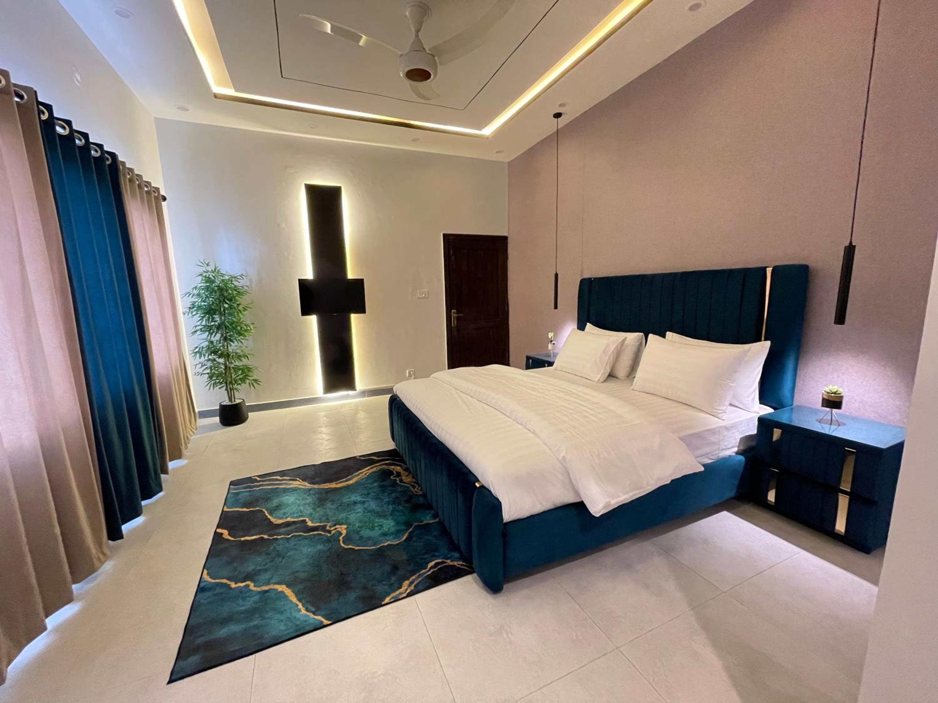 Deluxe Double Room (2 Adults + 1 Child) photo 1