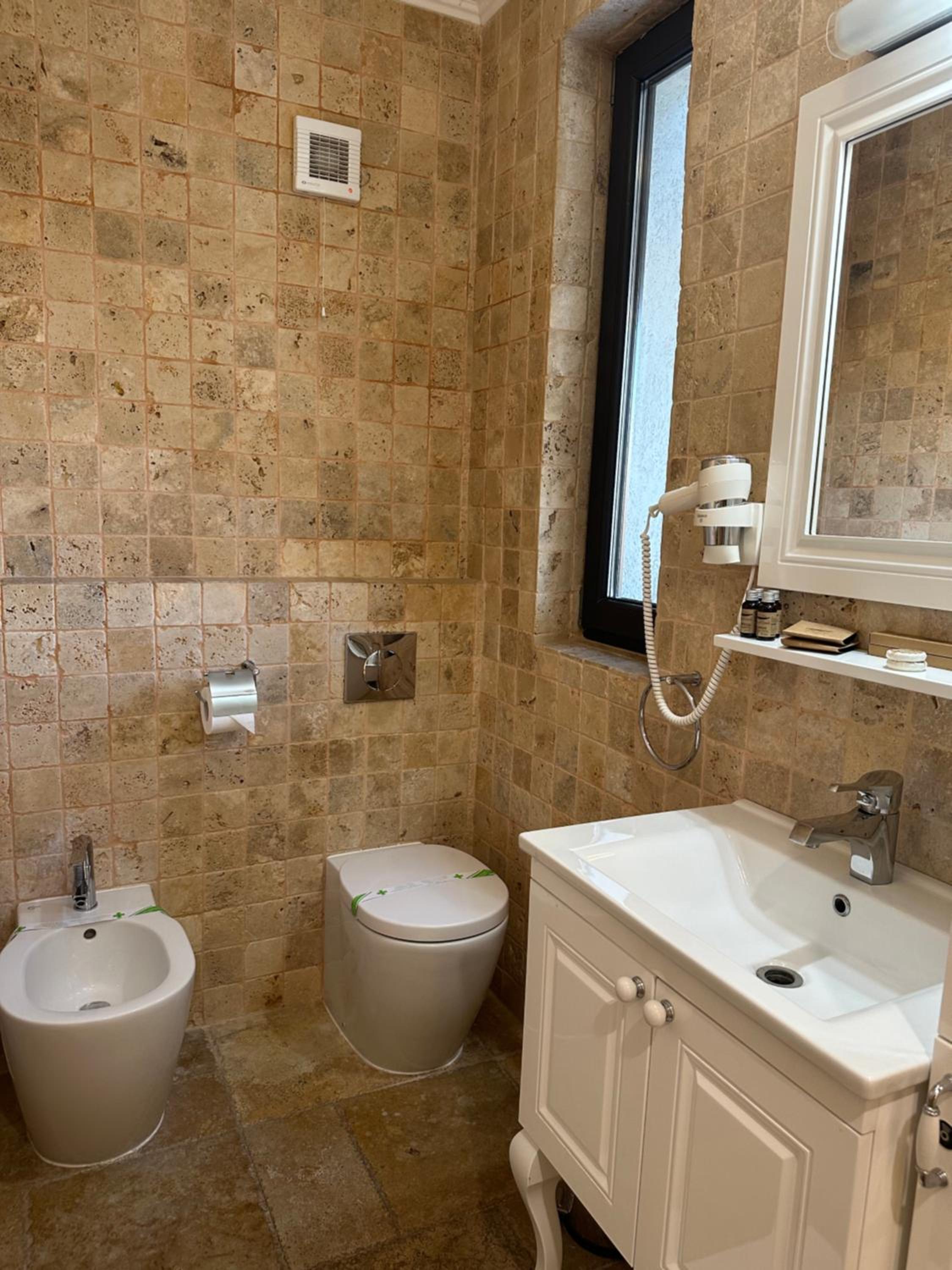 One-Bedroom Apartment - Photo 7