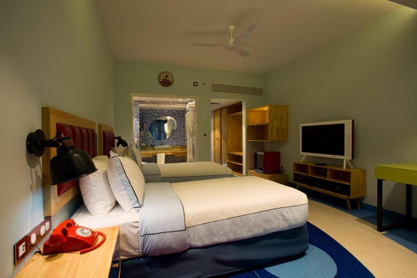 Deluxe Double or Twin Room, photo 7