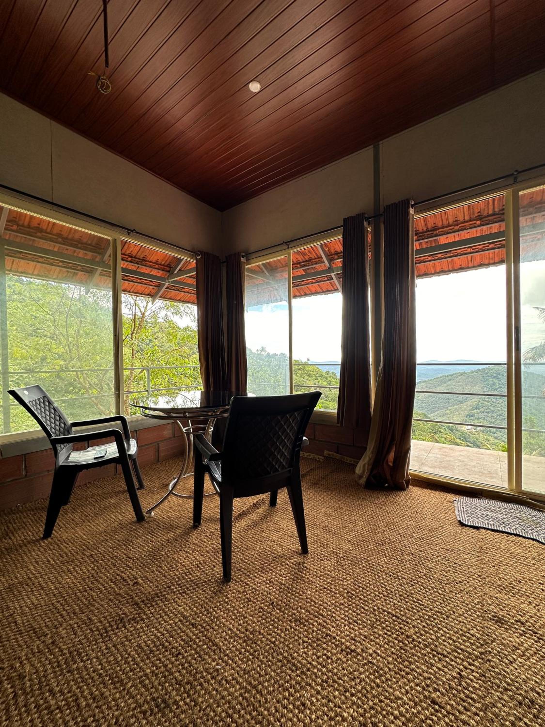 King Room with Balcony photo 2