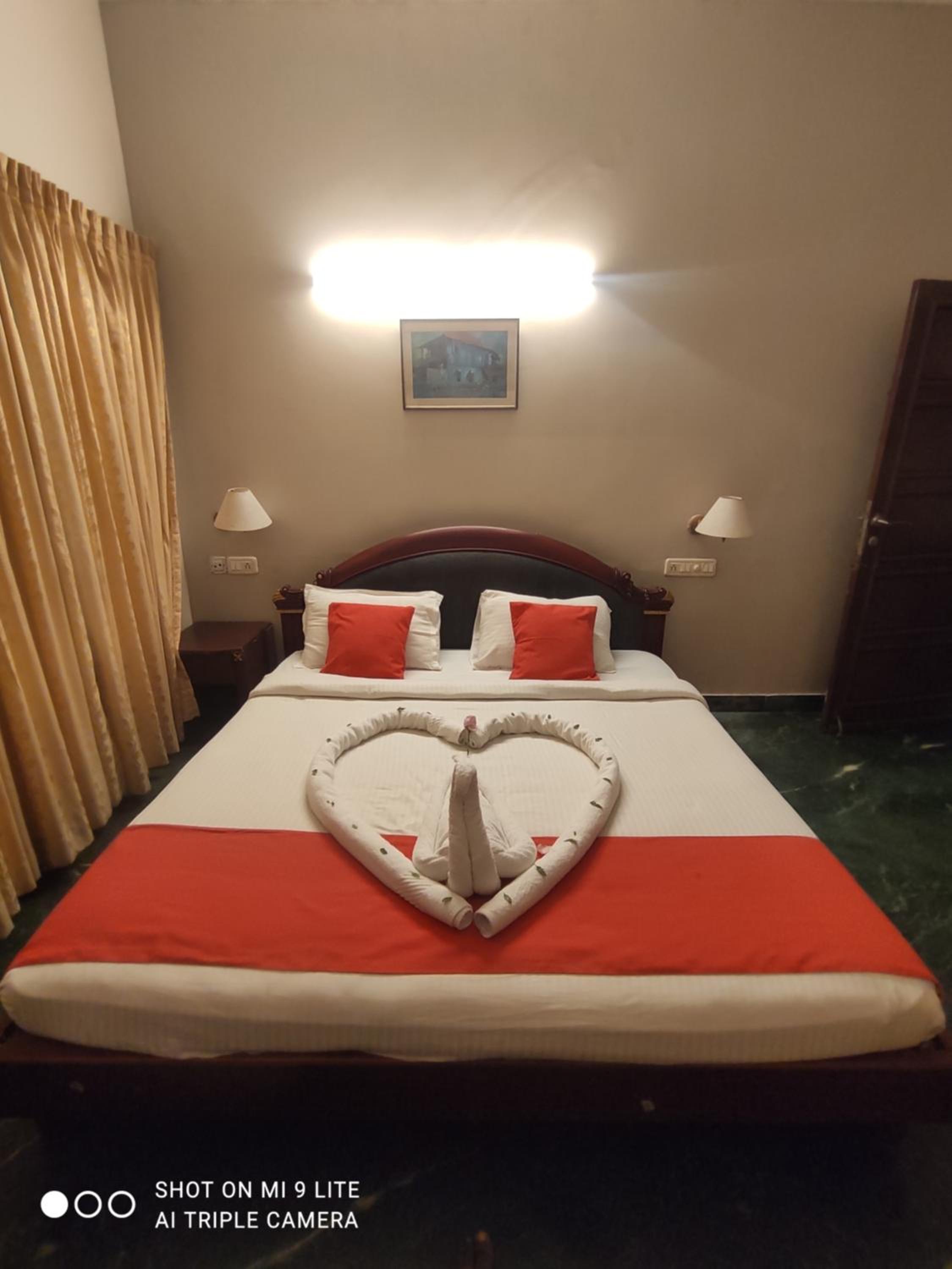 Deluxe Double Room (2 Adults + 1 Child)