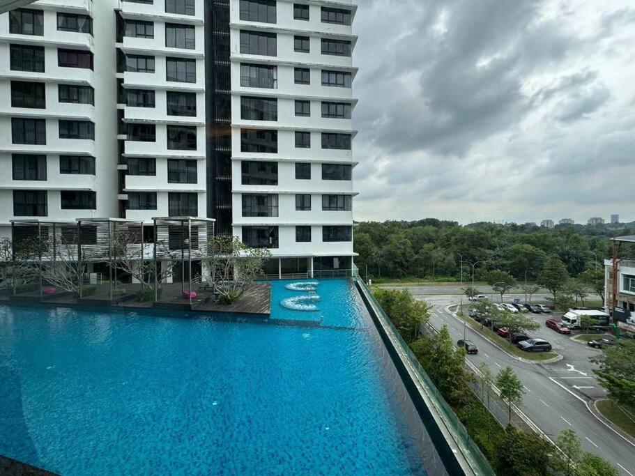 Three-Bedroom Apartment with Water View photo 2